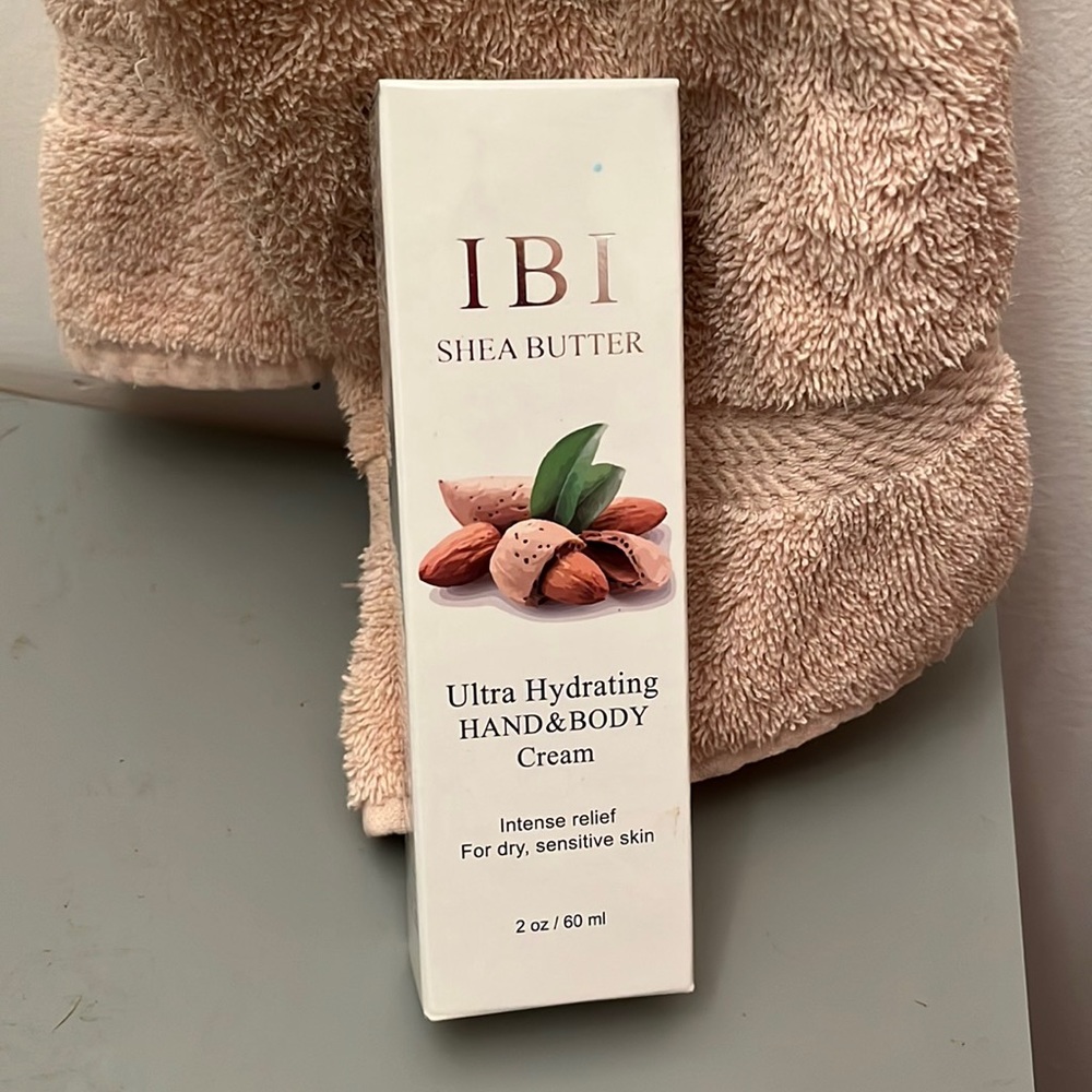 🤩Host Pick🤩 IBI shea butter Hand & Body cream